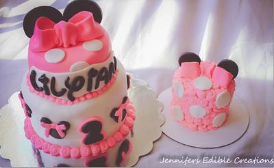 Minnie Mouse Birthday Cake with matching smash cake - Cake by Jennifer's Edible Creations