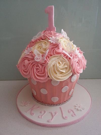 Giant Cupcake - Cake by BlissfulCakeCreations