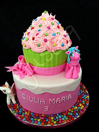 Giant Cupcake - Cake by ajusa119
