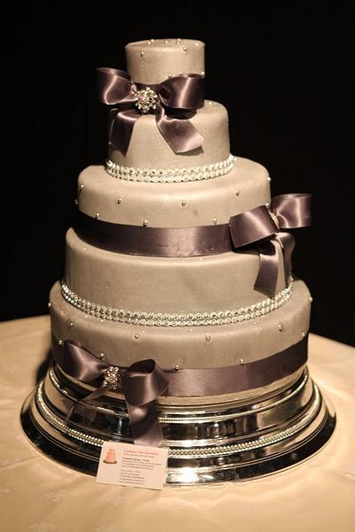 grey silver weddingcake - Cake by Roberta