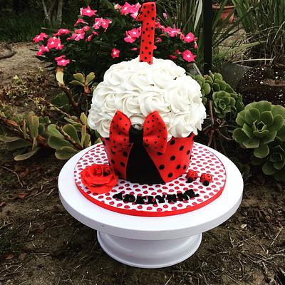 Ladybug Giant cupcake - Cake by Joyce Marcellus