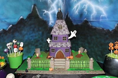 Haunted House - Cake by Delights by Design