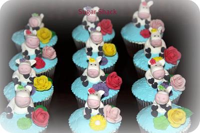 cow theme cupcakes!! - Cake by shahin