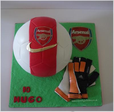 Arsenal football & Goalie gloves - Cake by Cakes by Julia Lisa