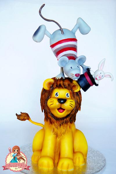 Lion and Balancing Mouse - Cake by SweetLin