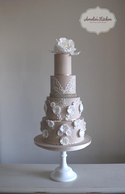 Berta wedding dress inspired design - Cake by Helen Ward