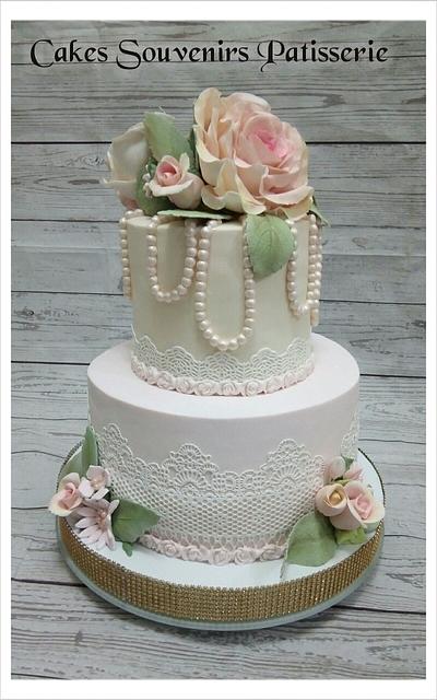 Rosas , perlas y puntillas - Cake by Claudia Smichowski