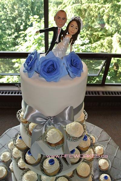 Blue Wedding Cake/Cupcakes - Cake by Amanda