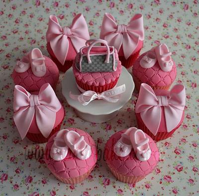 Designer Babyshower Cupcakes - Cake by CakeyBake (Kirsty Low)