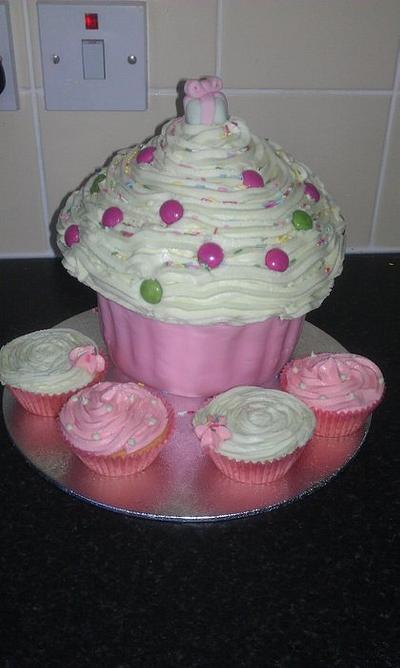 fun giant cupcake! - Cake by Kirsty