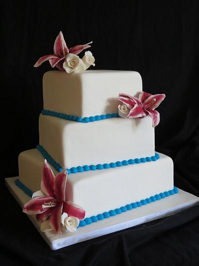 Stargazer Lily Wedding Cake - Cake by erinCA