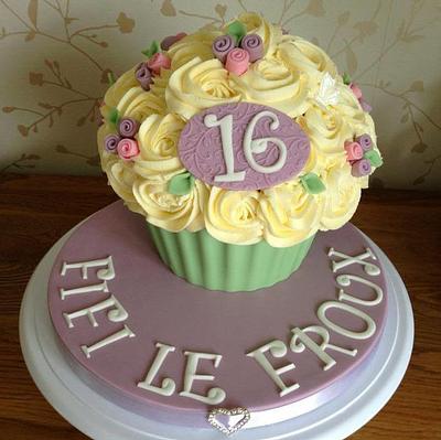 16th Birthday Giant Cupcake - Cake by Sajocakes