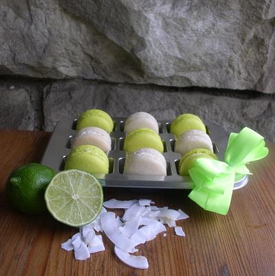 Macarons - lime and coconut - Cake by Petraend
