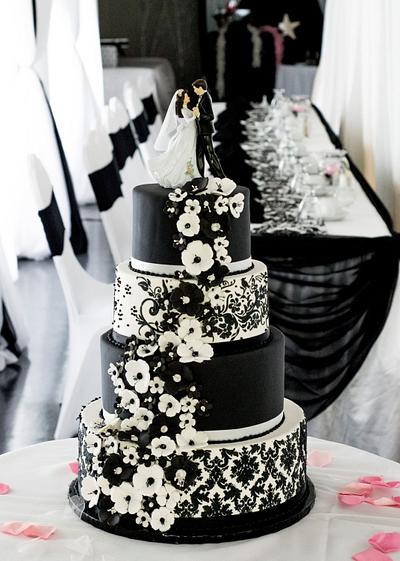 Black and white damask  - Cake by Piece O'Cake 