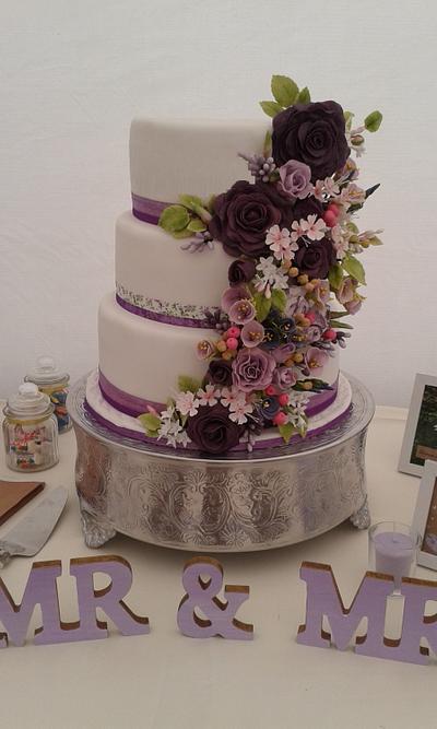 Floral Wedding cake - Cake by Karen's Kakery