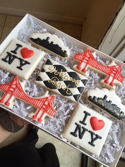 Welcome to NY!! - Cake by TheCookieFantasy