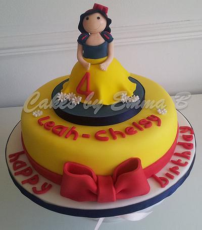 Snow White Birthday Cake - Cake by CakesByEmmaB