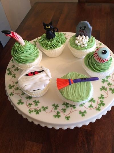 Adults halloween cupcakes project - Cake by the cake outfitter