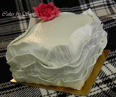 Marilyn Monroe Ruffles Cake - Cake by CakesbySasi