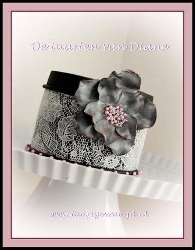 White Sugarveil on a black cake - Cake by Diane75