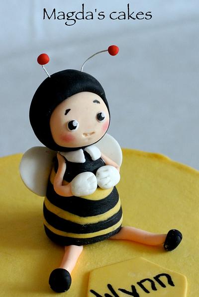 baby bumble bee - Cake by Magda's cakes