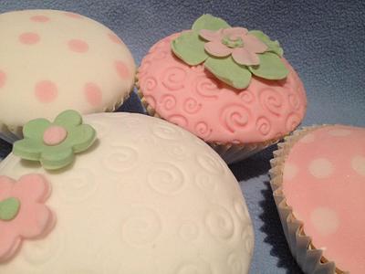 pretty cupcakes - Cake by Rachael Osborne