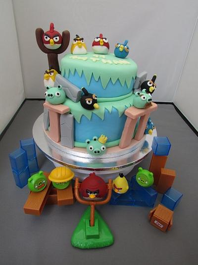 Angry Birds Cake - Cake by Hellocupcake