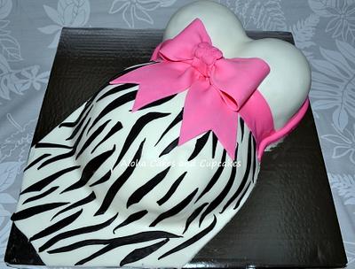Zebra belly bump and pops - Cake by Sarah Scott