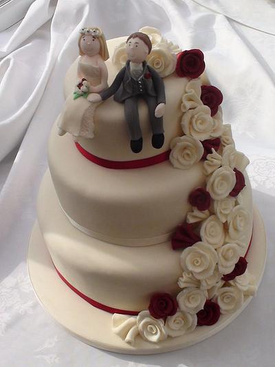 Trailing Rose Wedding Cake - Cake by jaimiec
