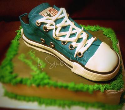 Converse Chuck  - Cake by Heather Nicole Chitty