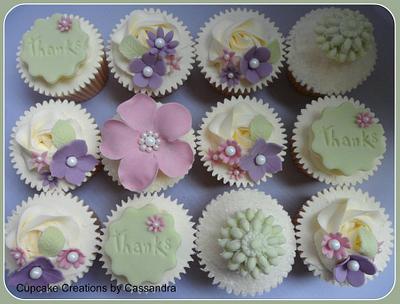 Thank you floral cupcakes - Cake by Cupcakecreations