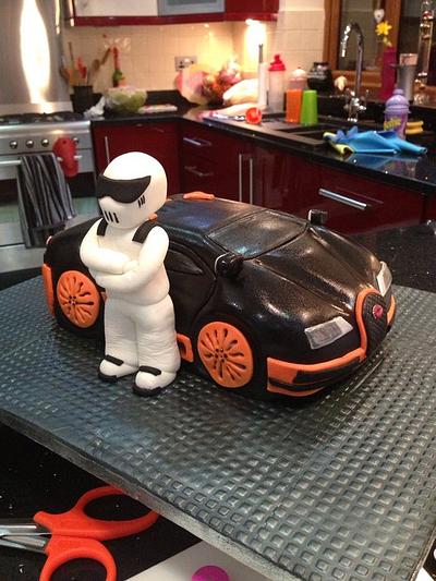Riley's Bugatti veyron with stig - Cake by Jemlewka's cupcakes 