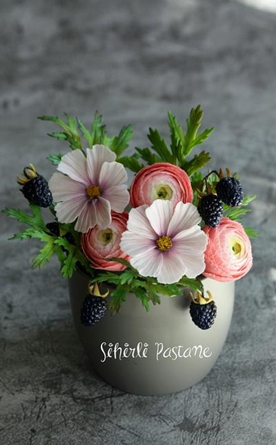 Ranunculus Sugar Flowers Boquet - Cake by Sihirli Pastane