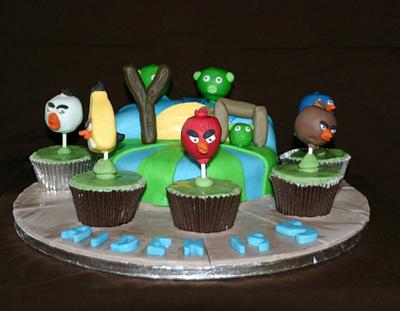 Angry Birds Cake - Cake by Tiggy