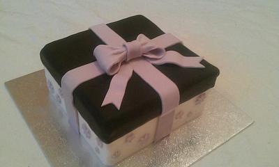 Square present cake - Cake by Treat Sensation