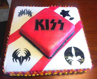 Kiss Cake - Cake by Jacie Mattson