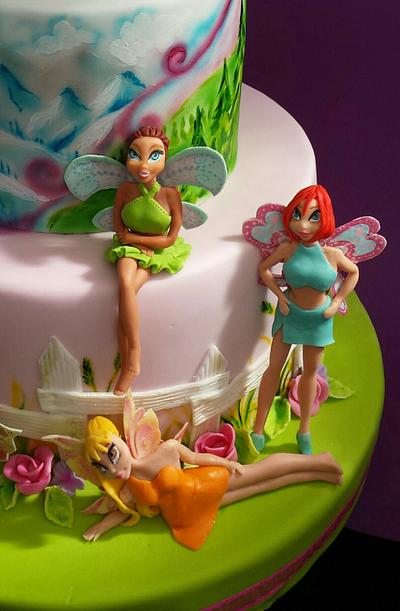 Winx vs Frozen - Cake by mellowyellow