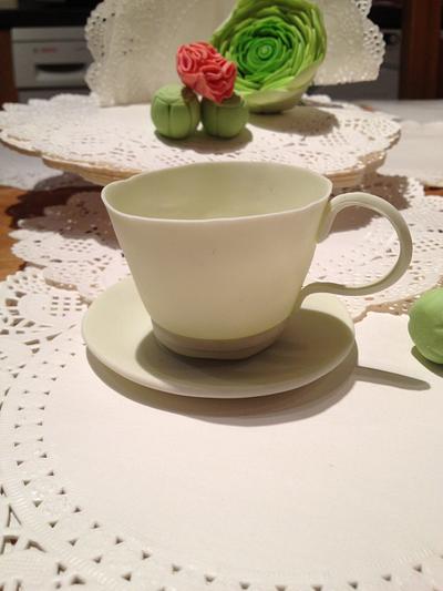 Gumpaste teacup - Cake by Janet Harbon