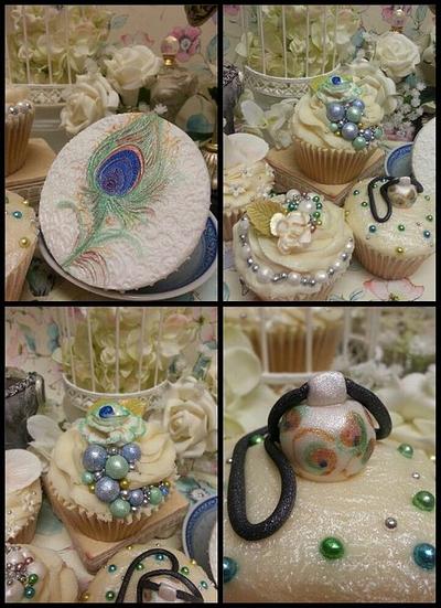 Peacock themed cupcakes. - Cake by Maria