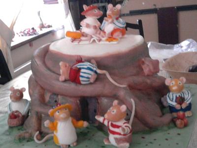 brambly hedge - Cake by helenlouise