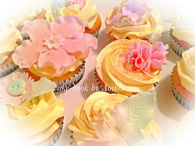 floral cupcakes - Cake by Aoibheann Sims