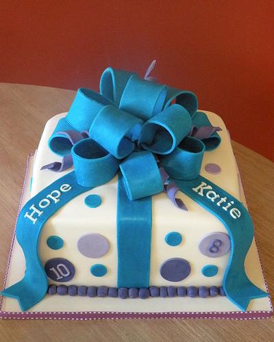 Birthday "present" cake - Cake by Dani Johnson