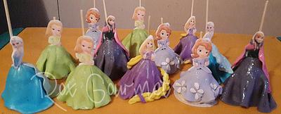 cake pops de princesas - Cake by Rocío Jiménez . ( Rox Gourmet )