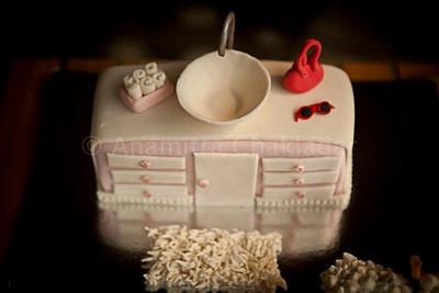 Mum's den - Cake by The Hot Pink Cake Studio by Ipshita