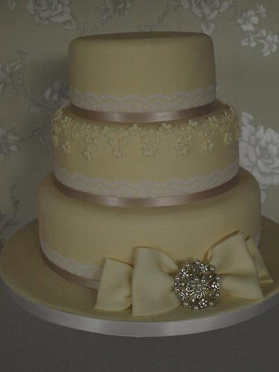 Cream Wedding cake  - Cake by Kaylee