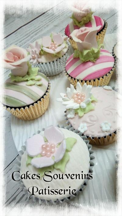 Roses Cupcakes vintages - Cake by Claudia Smichowski