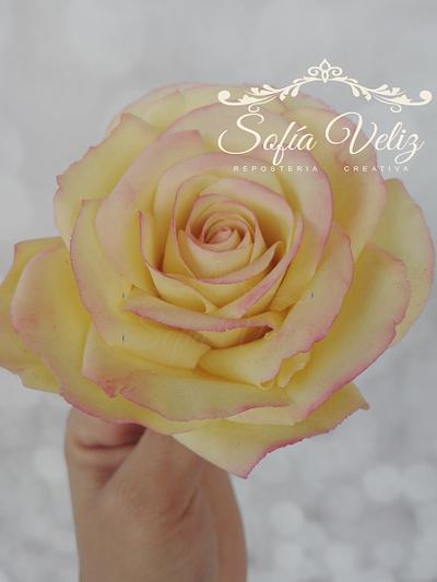 royal sugar roses - Cake by Sofia veliz
