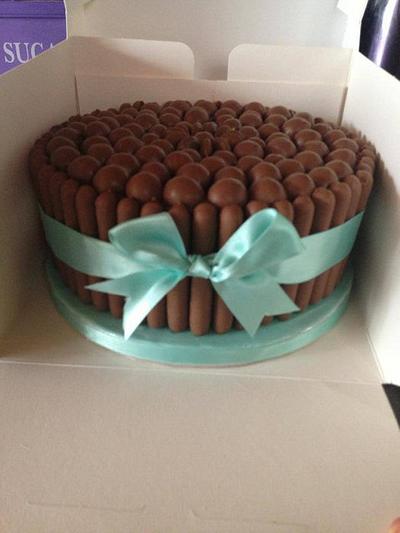 Chocolate and more chocolate. - Cake by Piececakelove