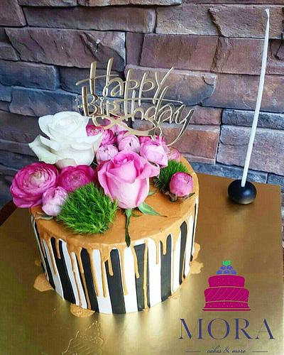 Flowers Cake - Cake by Mora Cakes&More