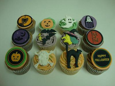 Happy Halloween - Cake by Sam's Cupcakes
